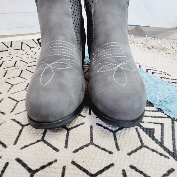 Natural Reflections Reena Gray Ankle Boots, sz 8.5 - Picture 5 of 15